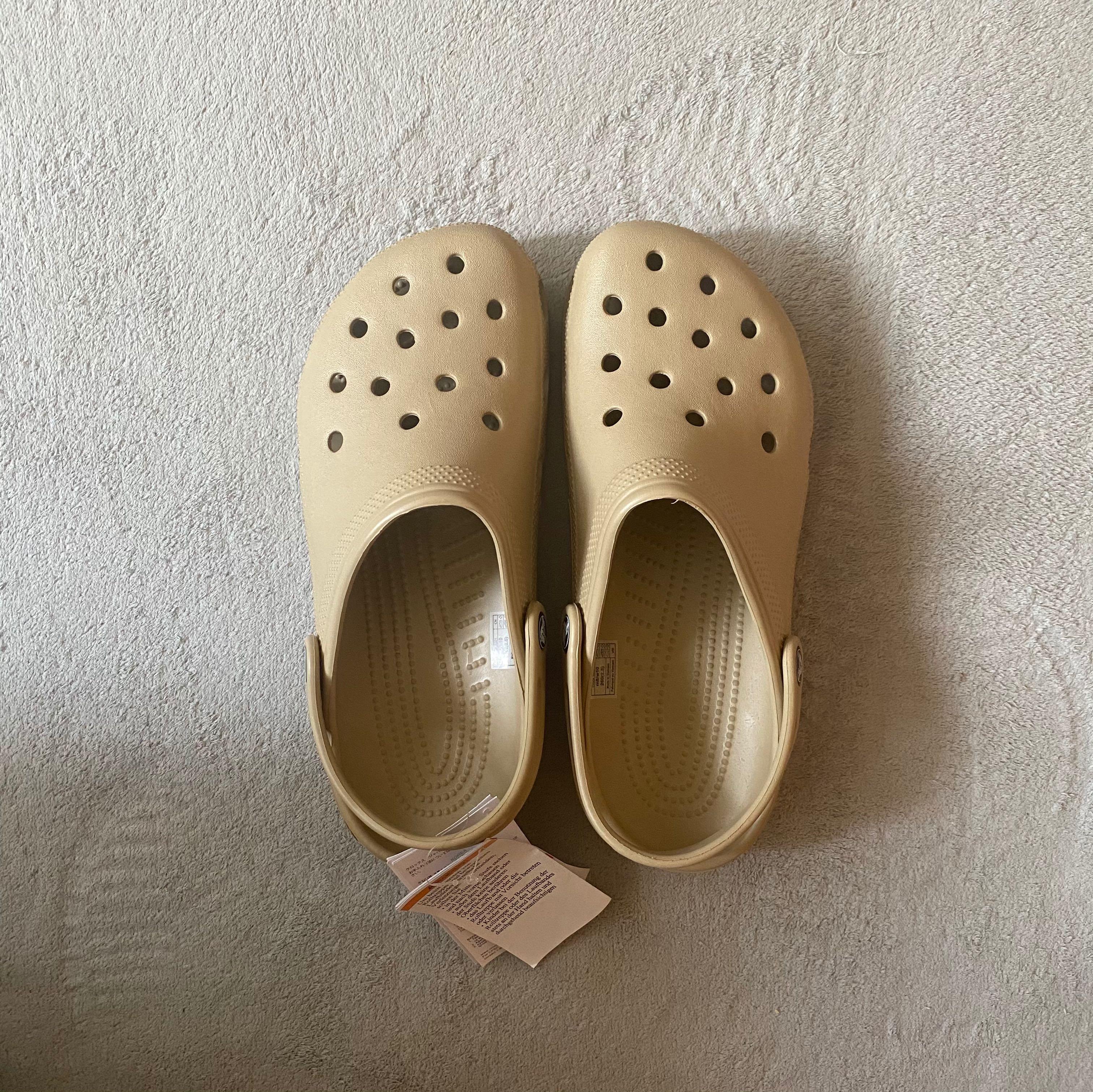 Crocs Beige / khaki, Men's Fashion 