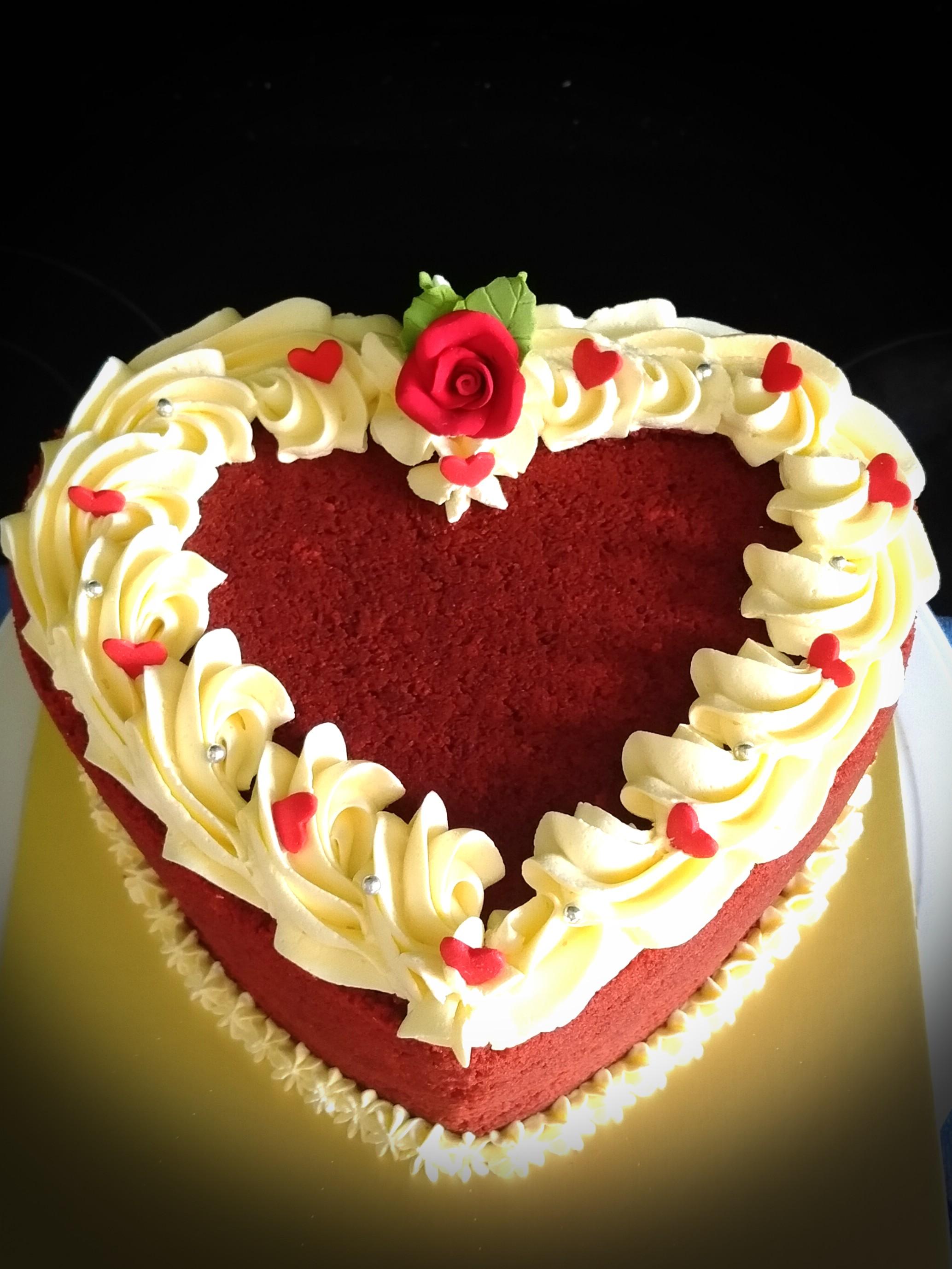 Send Red Velvet Heart Cake Online Delivery | Kanpur Gifts