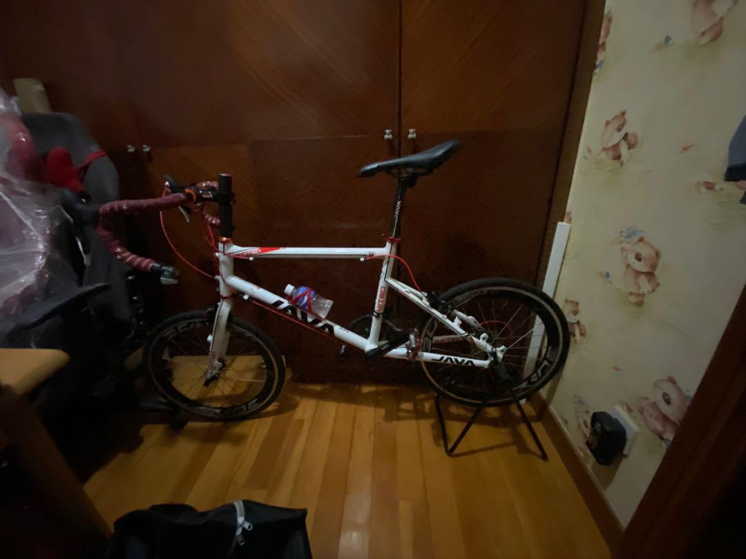 Java CL （分類：單車）位於 Hong Kong。 由 kktlv 提交（商品編號 1105230079，圖片 1）。簡介： 20速microshift Shimano 中空大餅 新裝陶瓷bb 車爽好去 跟埋一套pan記跑軑。