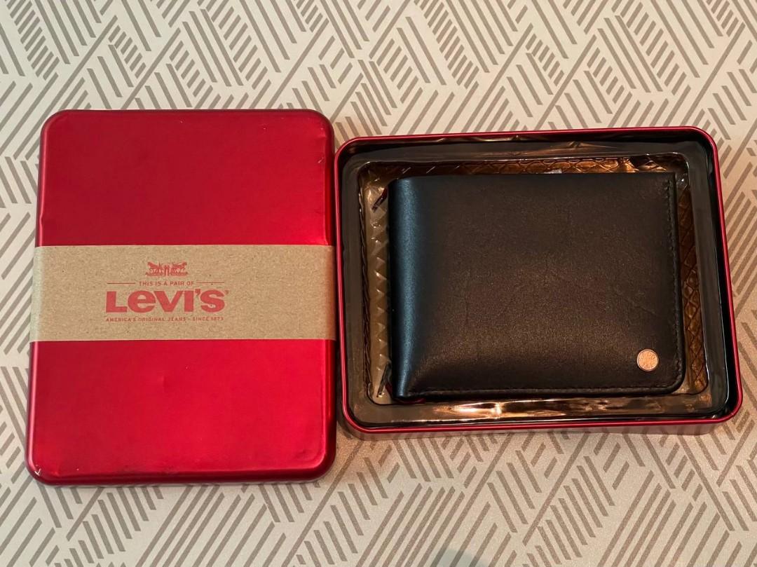 Levi Strauss Genuine Leather Wallet, Men's Fashion, Watches & Accessories,  Wallets & Card Holders on Carousell