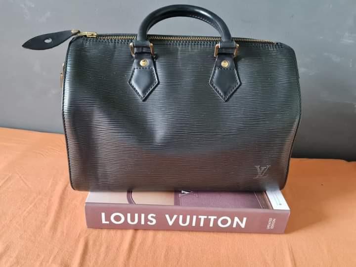 Louis Vuitton Speedy 30 (Category: Luxury Bags & Wallets) located in Manila. Submitted by bagislifeshop (Listing ID 1105126029, Image 2). Description: ▪️LOUIS VUITTON SPEEDY 30▪️ ☑️In transit to Manila ✅💯% authentic ✅Date code: SP0054 ✅Epi leather ✅Black in GHW ✅Condition: 8.5/10 ✅Inclusion: dustbag.
