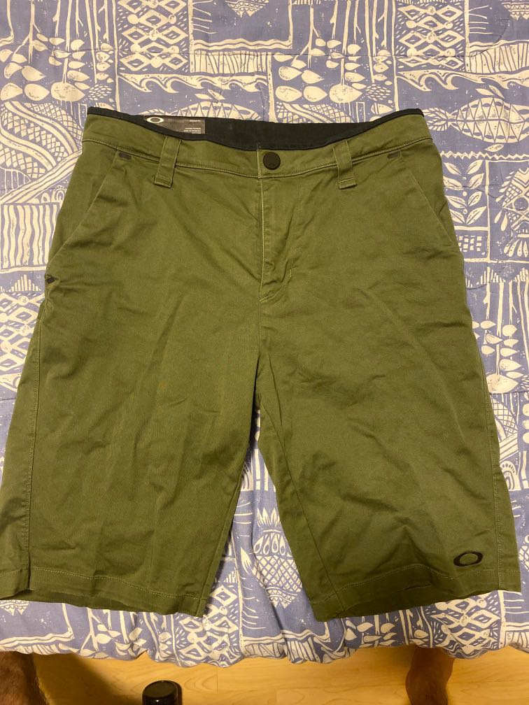 oakley chino icon golf shorts