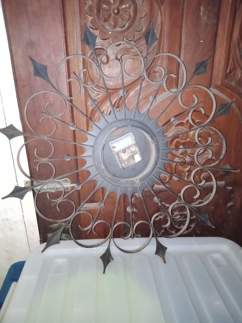 OLD DECORATIVE WALL CLOCKS (Category: Clocks) located in Taytay. Submitted by archie2427 (Listing ID 1105306393, Image 2). Description: Old decorative wall clocks. As is. Not sure if working or not. Take all for 7,000 or your best offer. For faster transaction text or call at 0925-698-1234 Thanks and GOD BLESS!.