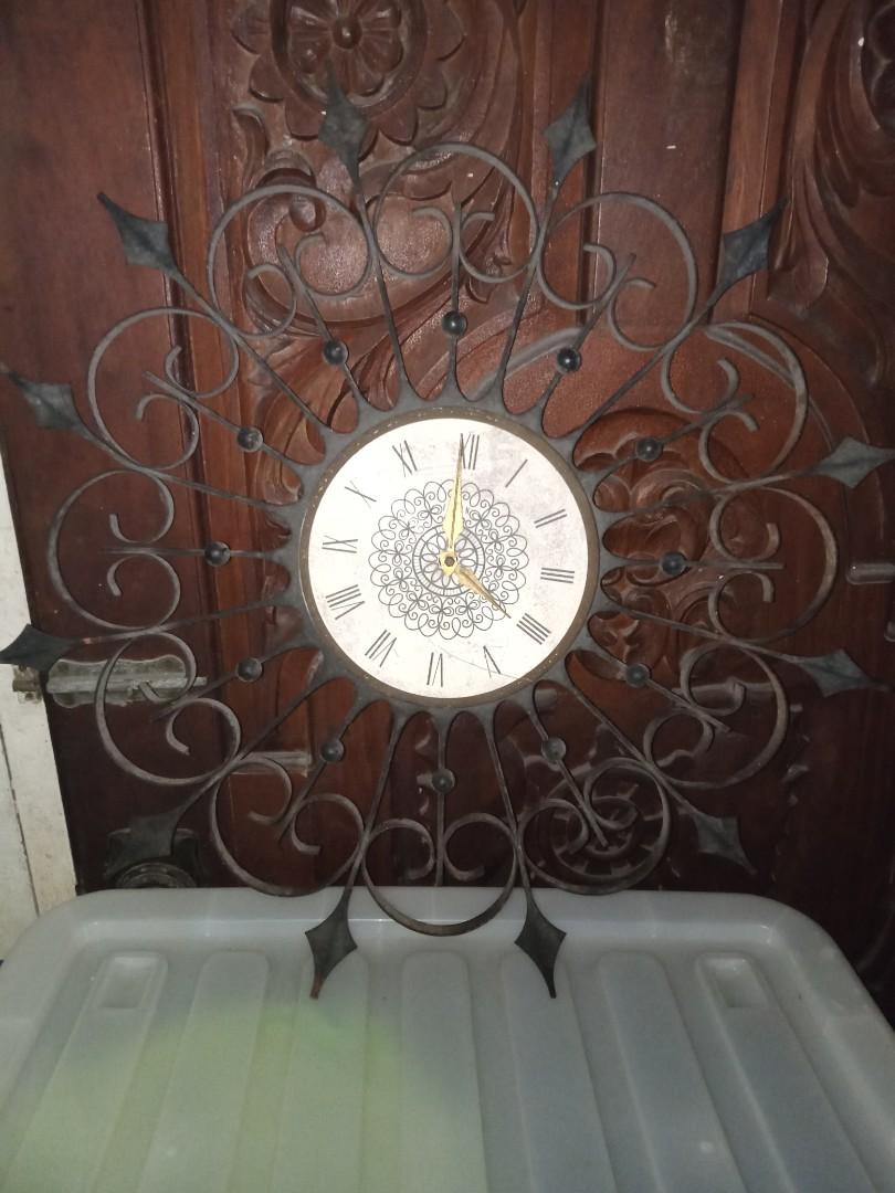 OLD DECORATIVE WALL CLOCKS (Category: Clocks) located in Taytay. Submitted by archie2427 (Listing ID 1105306393, Image 1). Description: Old decorative wall clocks. As is. Not sure if working or not. Take all for 7,000 or your best offer. For faster transaction text or call at 0925-698-1234 Thanks and GOD BLESS!.