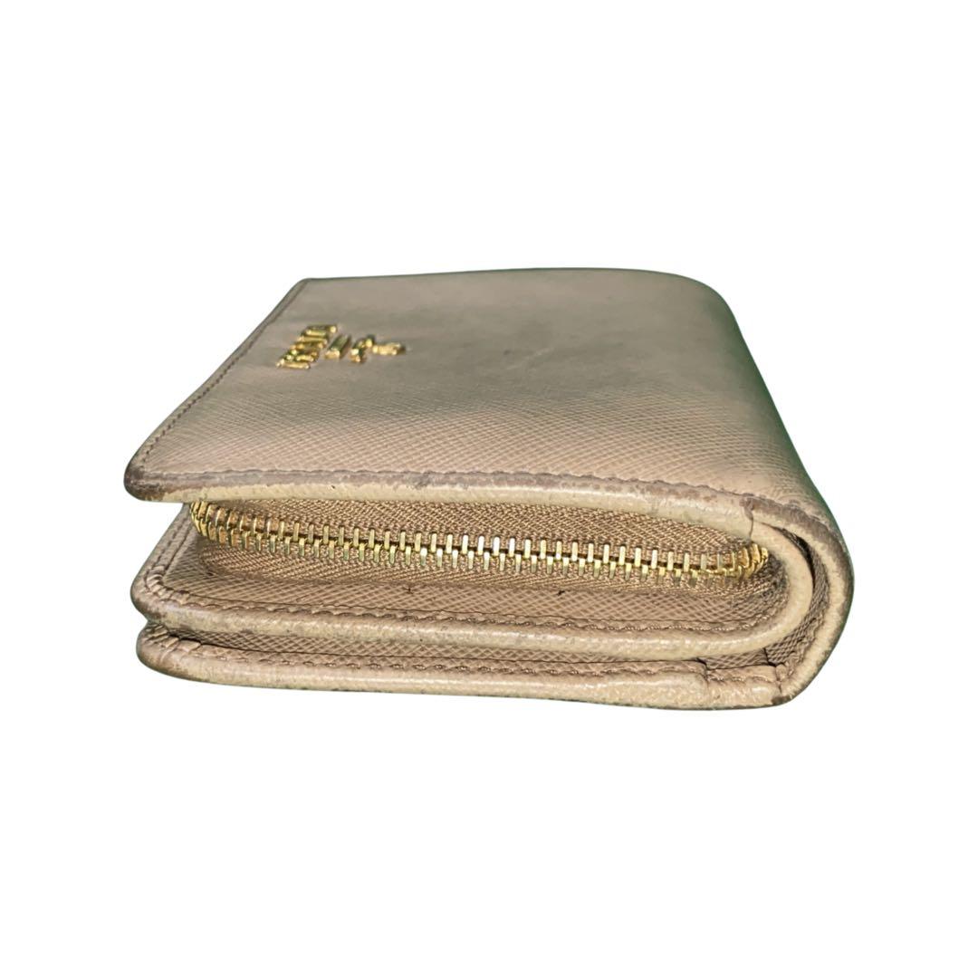 Project Wallet - Prada Saffiano Bifold Wallet (Category: Luxury Bags & Wallets) located in Quezon City. Submitted by najamazing (Listing ID 1105135848, Image 3). Description: Please see attached photos for flaws Inclusion: Authenticity Card Rank: BC.