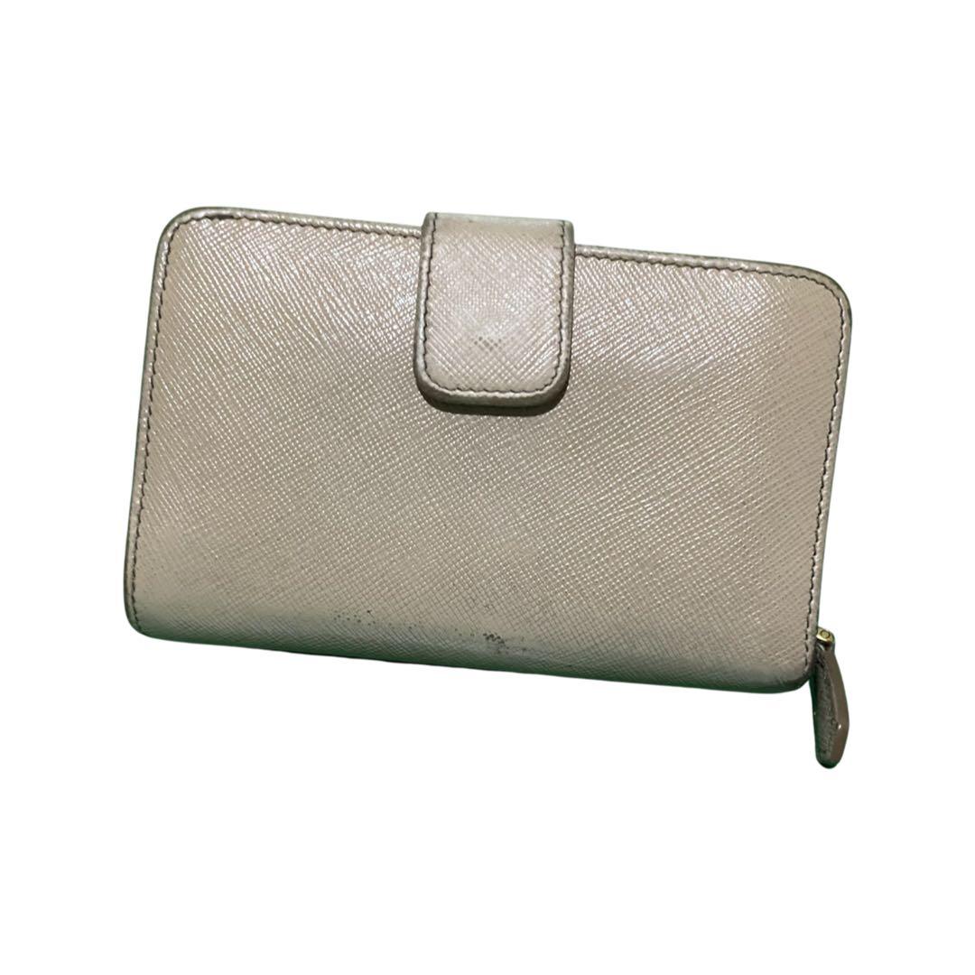 Project Wallet - Prada Saffiano Bifold Wallet (Category: Luxury Bags & Wallets) located in Quezon City. Submitted by najamazing (Listing ID 1105135848, Image 2). Description: Please see attached photos for flaws Inclusion: Authenticity Card Rank: BC.