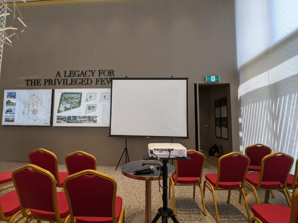 Projector (Category: Projectors) located in Singapore. Submitted by tentagerentalsg (Listing ID 1105188539, Image 2). Description: Great for meetings, conferences and movies! Projector + stand Add $50 for 100' projector screen *price per day.