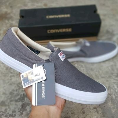 Sepatu converse online slip on