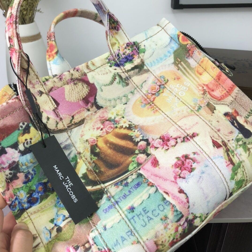Marc jacobs online cake traveler tote