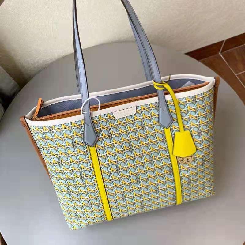 Tory Burch Perry Printed Canvas Triple Compartment Tote Bag, Women's  Fashion, Bags & Wallets, Tote Bags on Carousell