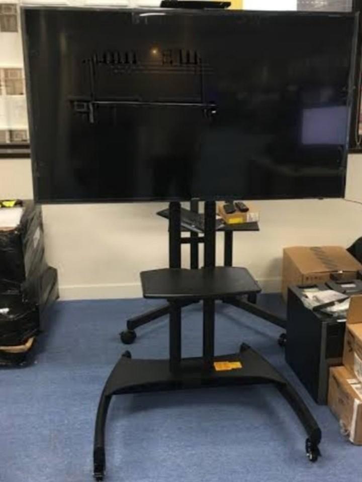 TV Stand Heavy Duty & Elegant Design (Category: TV) located in Manila. Submitted by goodviber.corp (Listing ID 1105162851, Image 2). Description: fits 32" to 65".