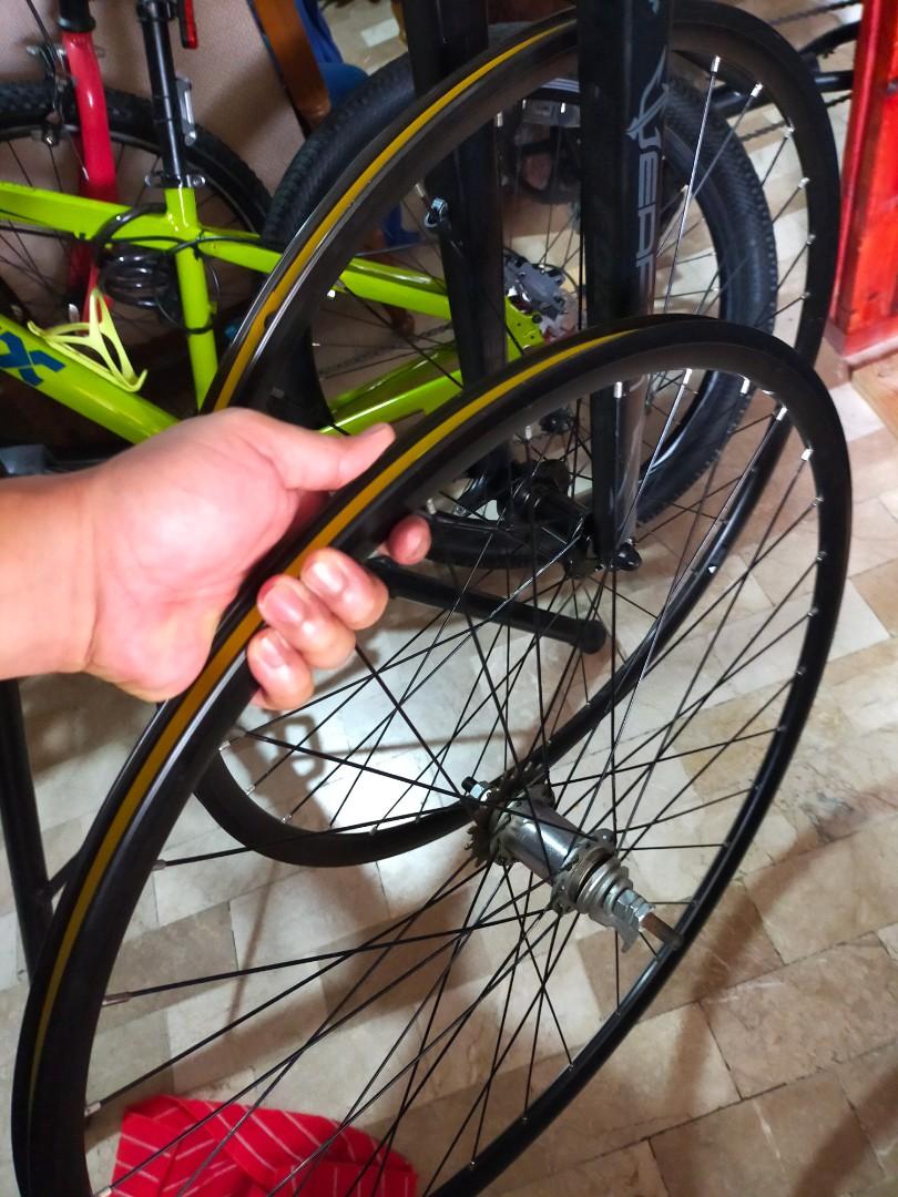 Wheel set rb fixie bike (Category: Bicycles) located in Manila. Submitted by asm.philamlife (Listing ID 1105218332, Image 2). Description: 700c wheel set for rb or fixie. or swap rb bike parts. 09175480126.