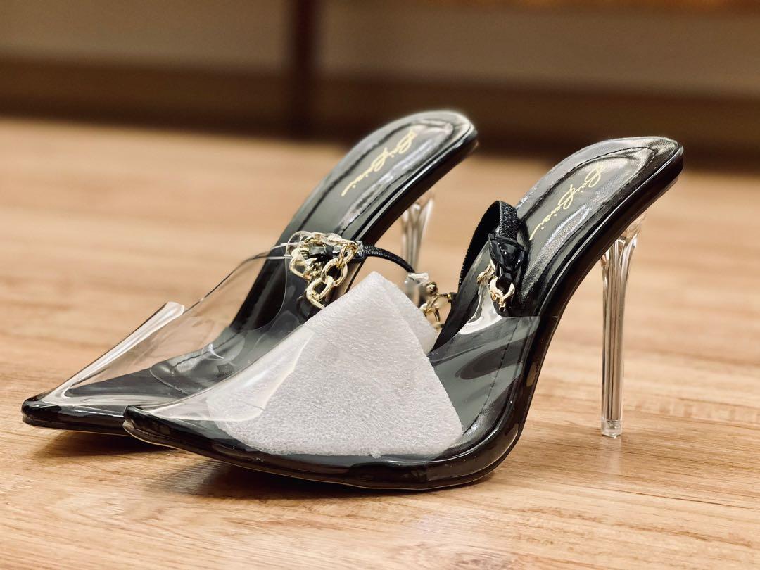 Famous footwear deals clear heels