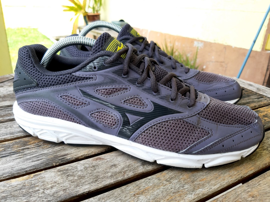 8.5UK) MIZUNO SPARK 4, Men's Fashion 