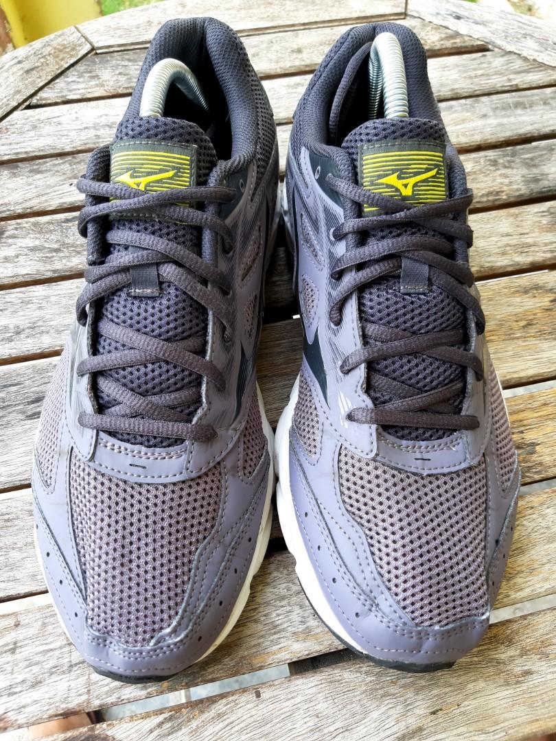 Mizuno spark store 4