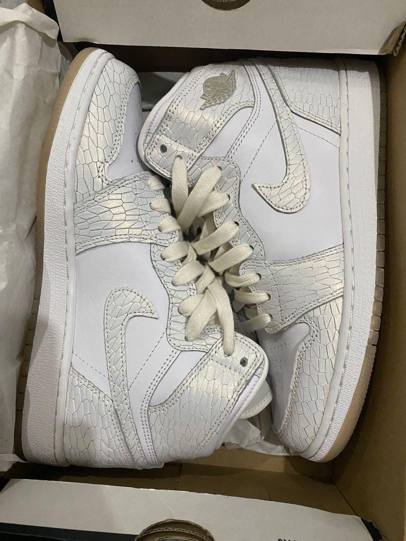 Buy now Jordan WMNS AIR JORDAN 1 RET HI PREM - AH7389-004