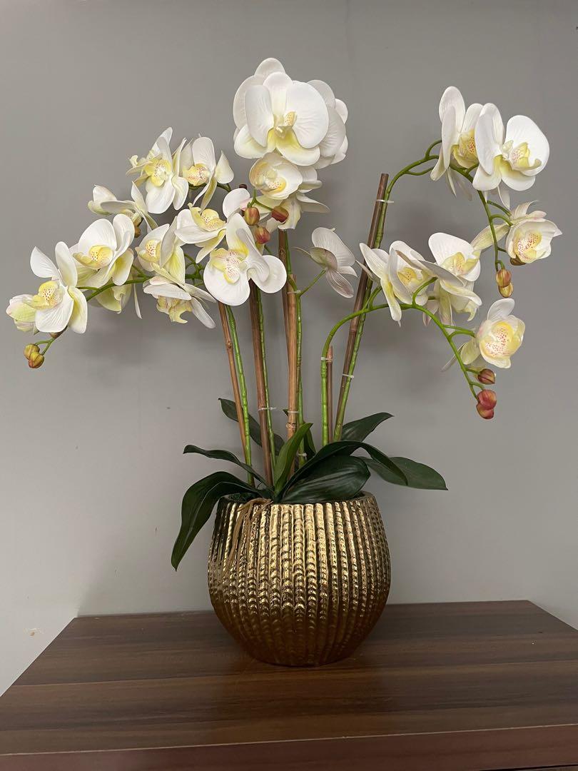 Bunga Orkid Putih Pasu Gold Home Furniture Home Decor On Carousell