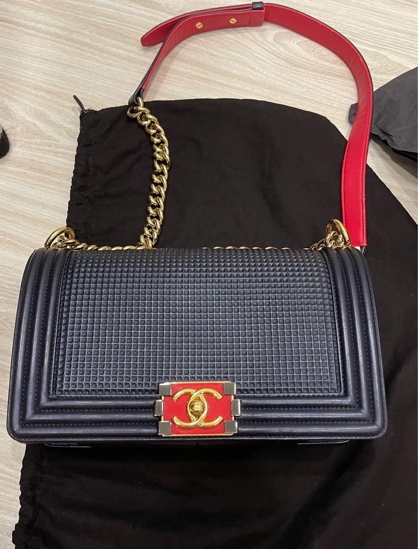 Chanel boy cube store