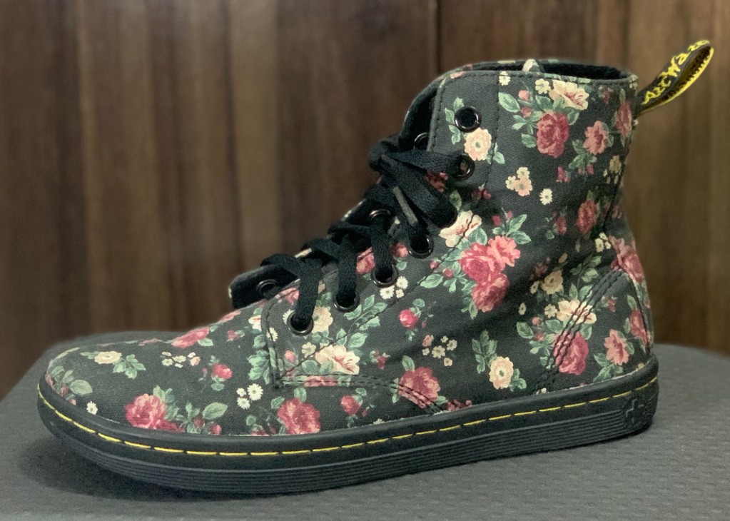 Dr martens hackney floral 2025