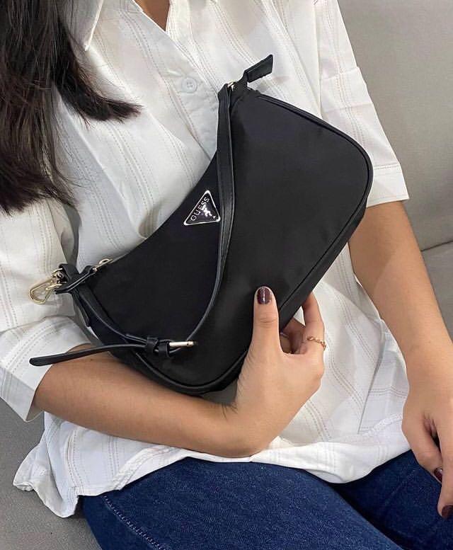 Guess Paris Shoulderbag, Fashion, Wanita di Carousell