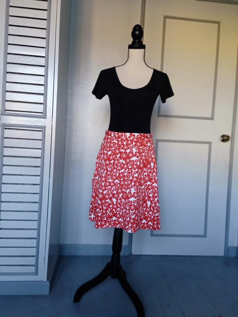H&M Floral Midi Skirt (Category: Skirts) located in Angono. Submitted by secret.stash.ph (Listing ID 1105325888, Image 3). Description: Item name : H&M Floral Midi Skirt Condition: preloved / like new Brand: H&M Color: white / red Material: cotton / polyester Size: waist: 30 inches / 77 cm length: 20 inches / 52 cm Description: *cotton floral print skirt *side zippered with button *polyester lining Note: Available for COD at shopee just browse my