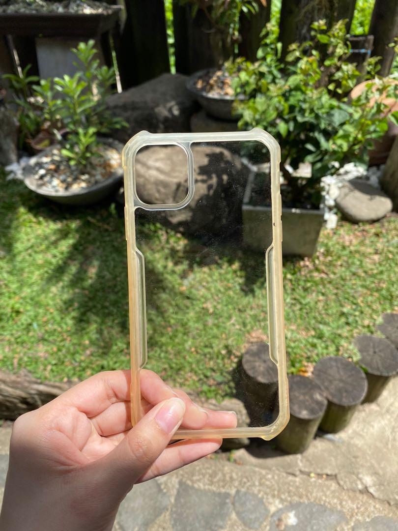 Iphone 11 clear case (Category: Cases & Sleeves) located in Naga. Submitted by pritchettscloset (Listing ID 1105372124, Image 1). Description: • hard case • a little yellowish but can be cleaned.