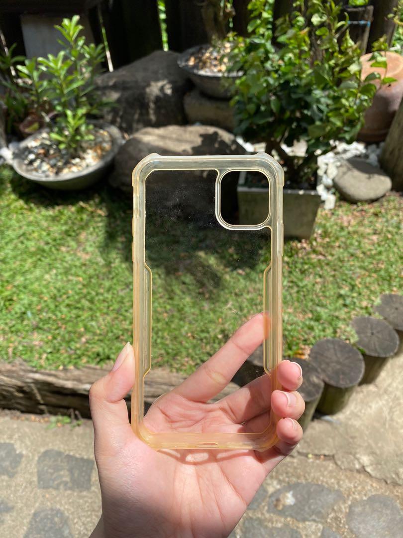 Iphone 11 clear case (Category: Cases & Sleeves) located in Naga. Submitted by pritchettscloset (Listing ID 1105372124, Image 2). Description: • hard case • a little yellowish but can be cleaned.