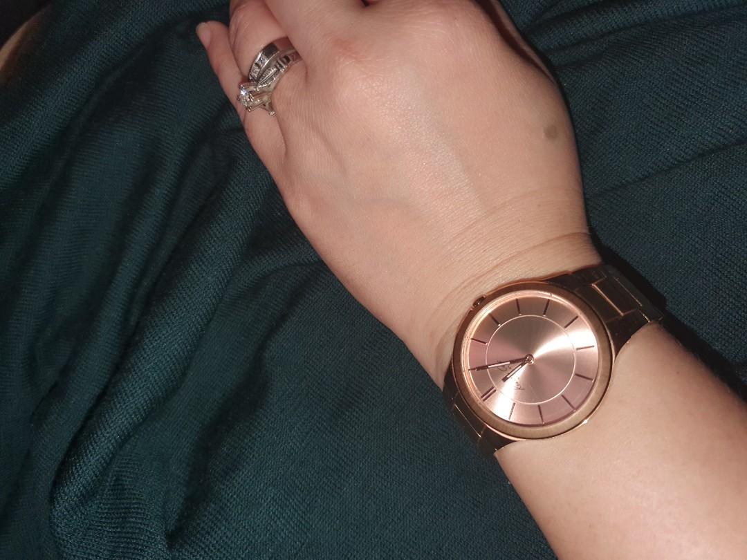 Kenneth Cole Rose gold (Category: Women's Watches) located in Caloocan City. Submitted by ranation (Listing ID 1105408941, Image 1). Description: kenneth Cole Rose gold issue - need to change for new battery only wore thrice no box.