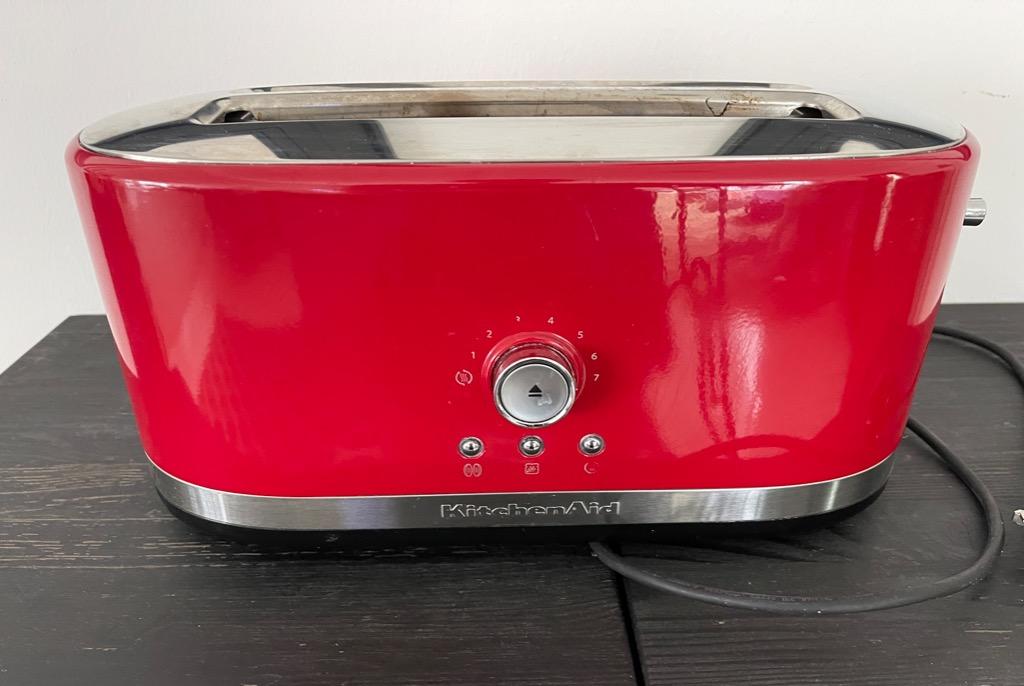 https://media.karousell.com/media/photos/products/2021/8/6/kitchen_aid_4_slice_toaster_1628221868_db4684a5_progressive