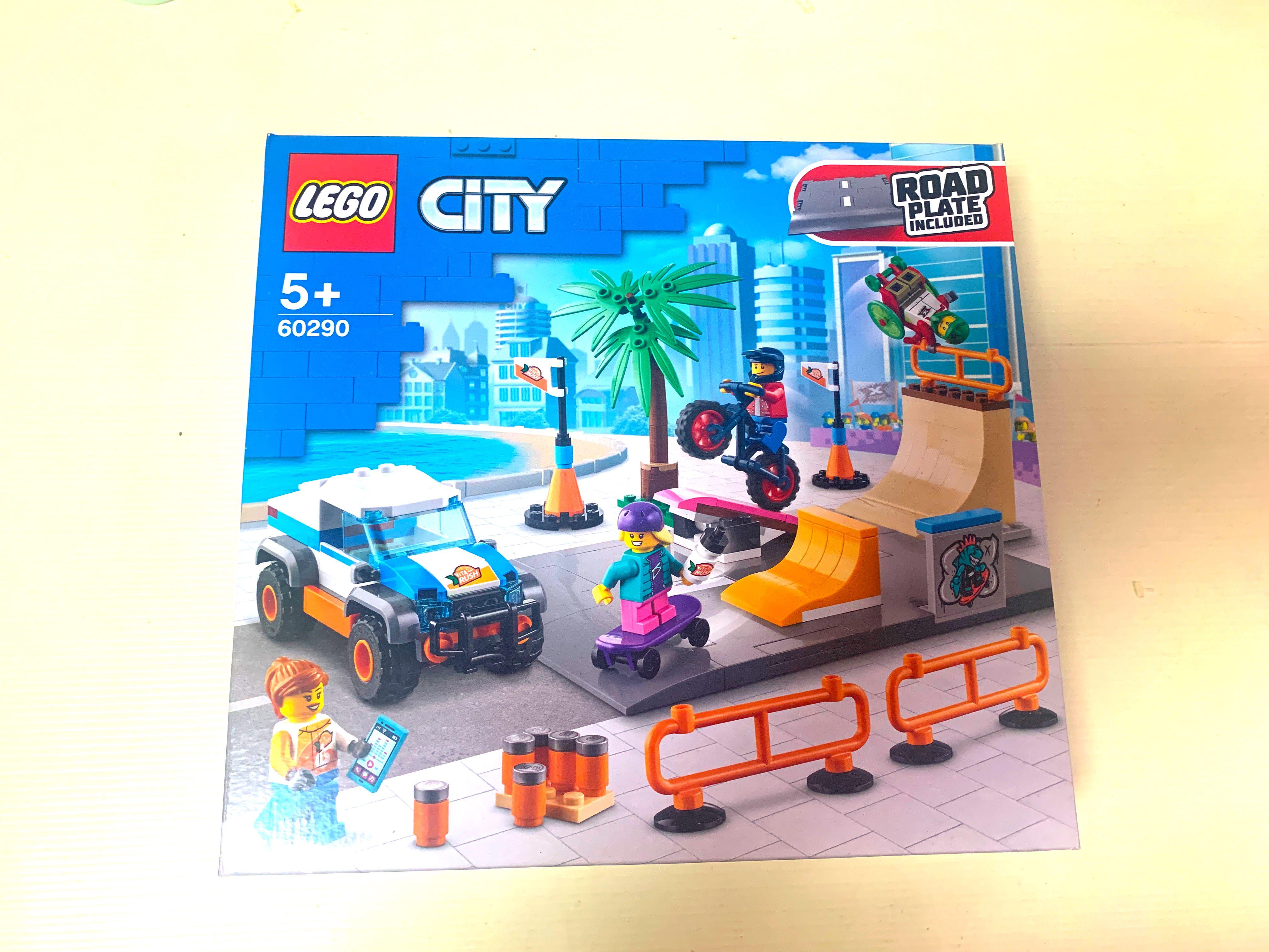 Lego hotsell 60290 skatepark