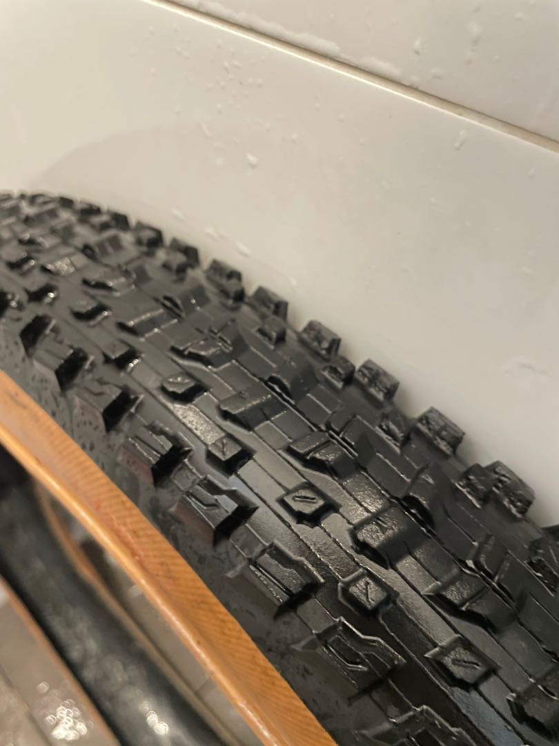 Maxxis rekon on sale tan wall