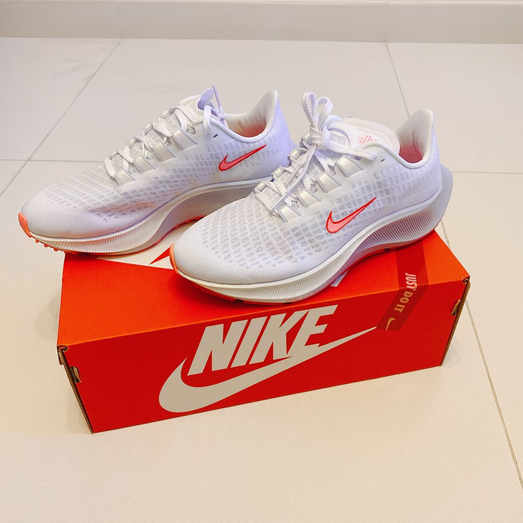 nike white pegasus