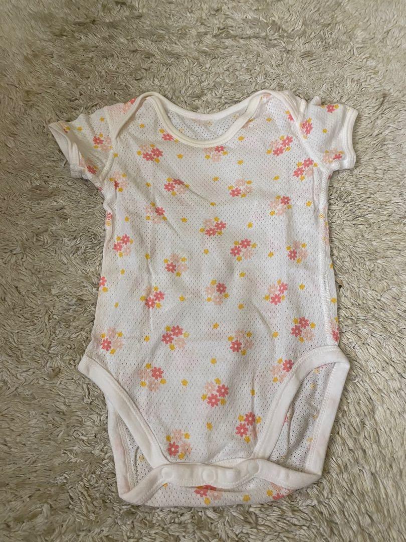 Sale! Babies clothes 3pcs (Category: Babies & Kids Fashion) located in Quezon City. Submitted by ec_rummage (Listing ID 1105380104, Image 1). Description: 3pcs @ 70.
