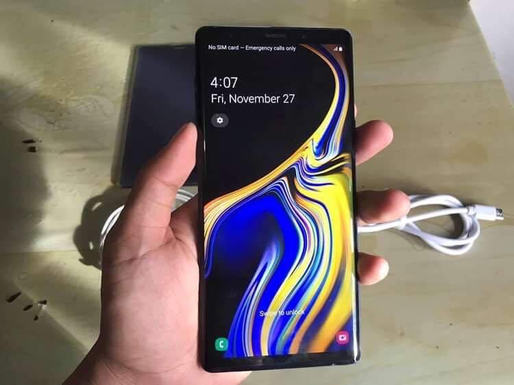 Samsung Note 9 128GB (Ocean Blue) (Category: Samsung) located in Ligao. Submitted by luvmauve (Listing ID 1105467079, Image 1). Description: Personal phone Bought from ComWorks for 55,990 orig price. Open for swap iPhone X or higher unit 😅 100% Legit not refurbished ❌ NO HISTORY OF REPAIR ❌ Issue: Screen discoloration kapag nasa gitna yung brightness Google/youtube niyo na lang po yung specs or you can message me for more info po. .