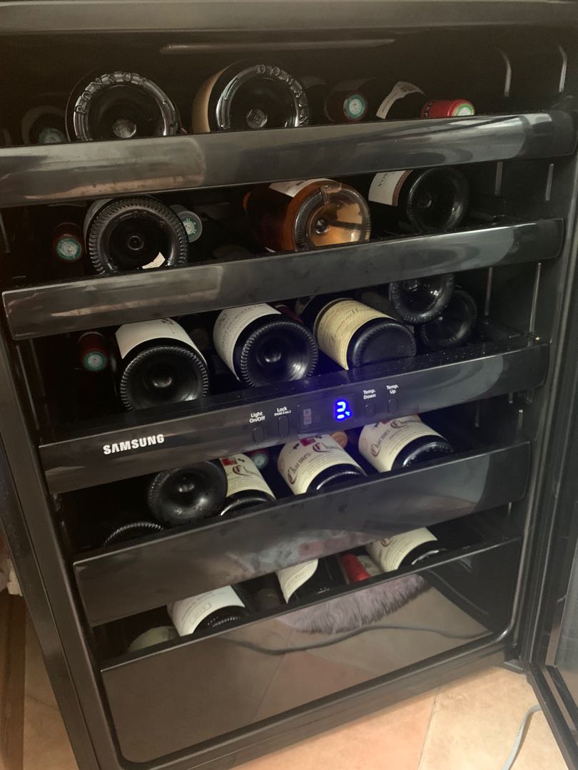 Samsung Wine Fridge, 家庭電器, 廚房電器, 酒窖及存倉 Carousell