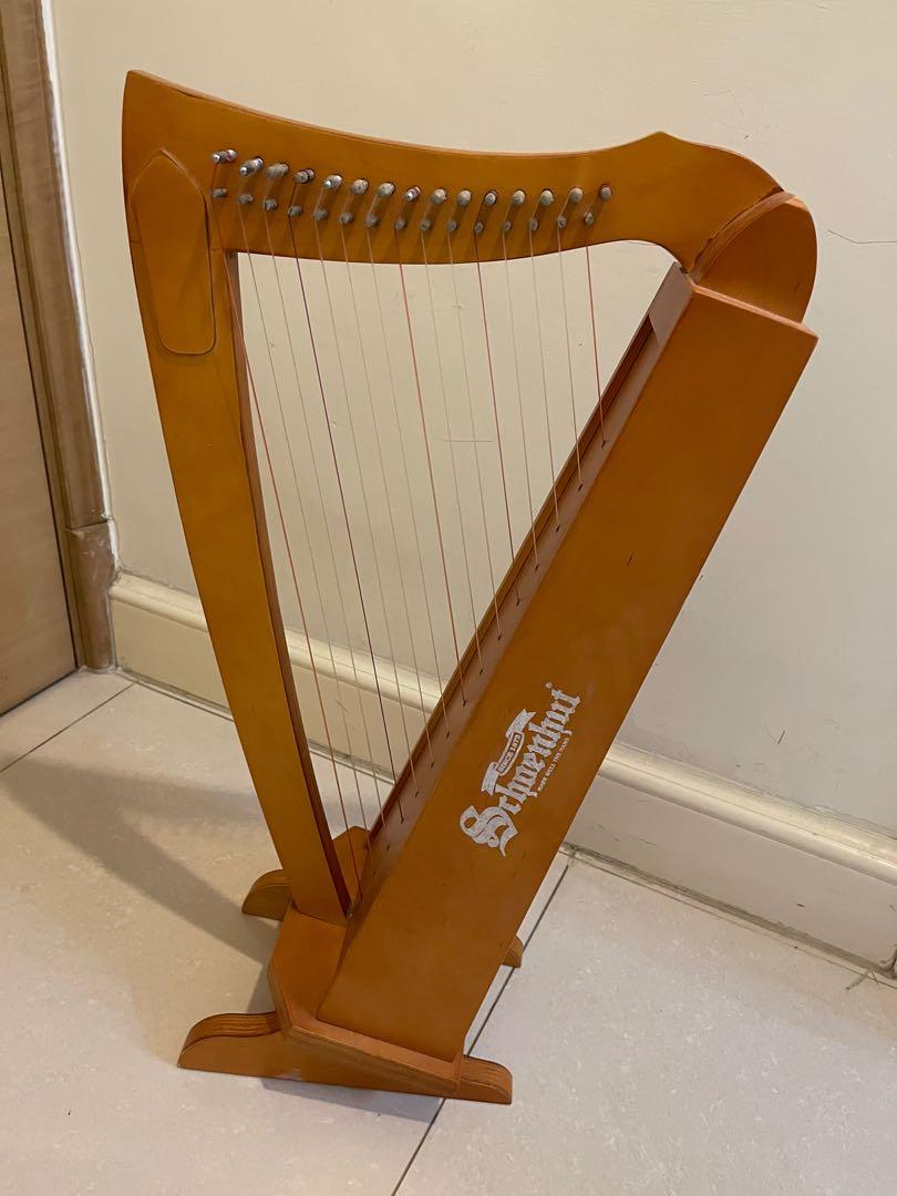 Schoenhut 15 string harp