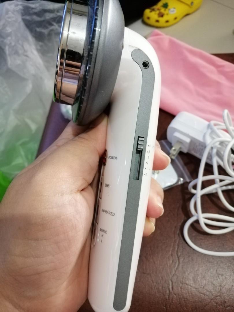 Slimming massager (Category: Massage Devices) located in Valenzuela. Submitted by Pinkantshoppe (Listing ID 1105379913, Image 3). Description: bought at shopee at 1500 used for several times lng in good condition sf shoulder by the buyer payment via gcash,bdo,bpi.