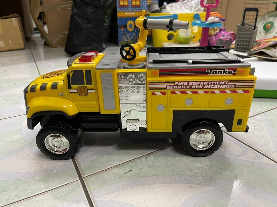 TONKA MIGHTY MOTORIZED VEHICLE EMEGENCY TRANSPORTER FIRE PUMPER