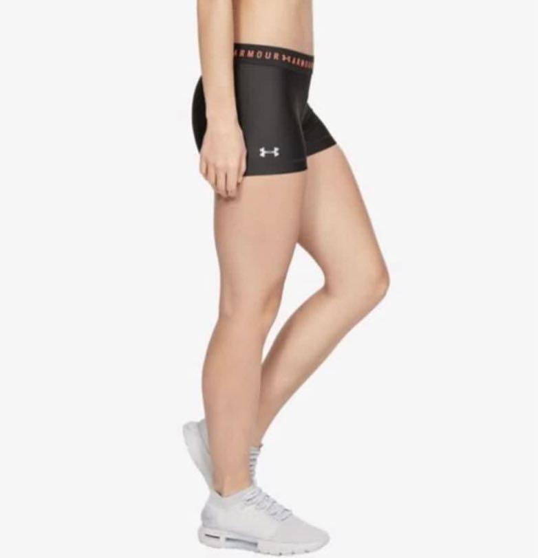 Under Armour Short Tights, Women's Fashion, Activewear on Carousell