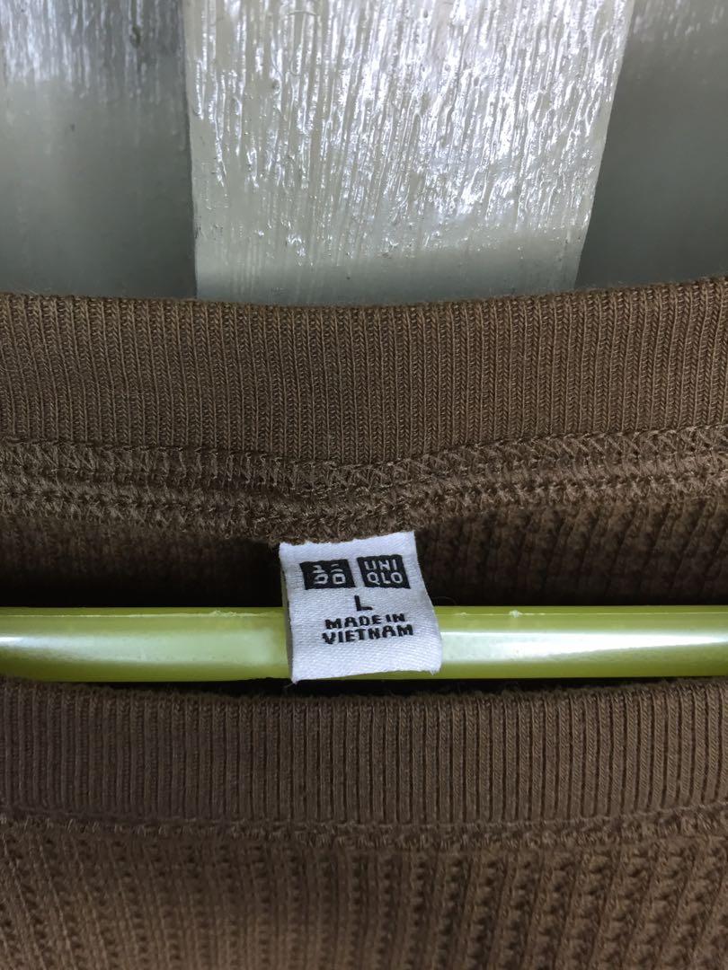 Uniqlo Large brown top (orig) (Category: Shirts) located in Quezon City. Submitted by pamelasantos21 (Listing ID 1105417059, Image 3). Description: Used once Good as new Oversized style .
