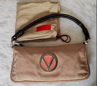 (Category: ) located in . Submitted by beyondpurse07 (Listing ID 1105382754, Image 1). Description: .
