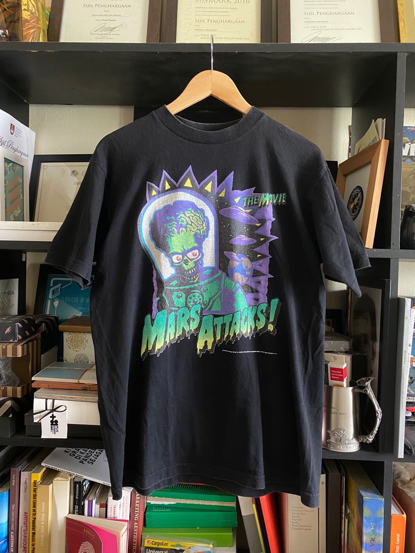 Vintage Mars Attacks the Movie, Men's Fashion, Tops & Sets ...