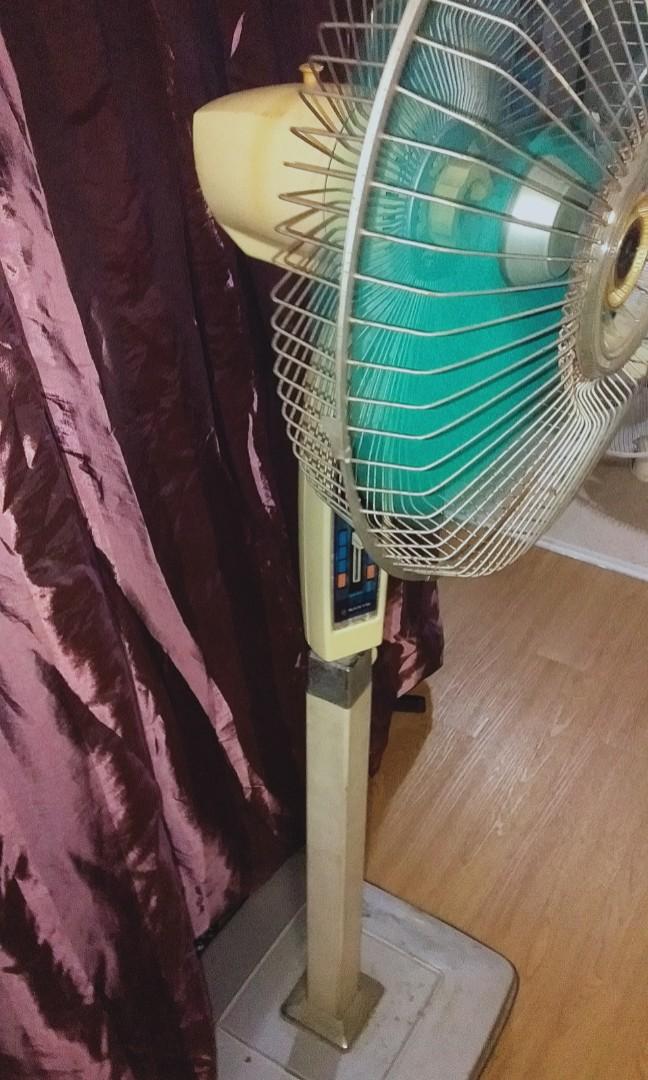 Vintage SANYO 16" metal fan blade stand fan 1975s, TV & Home Appliances, Other Home Appliances