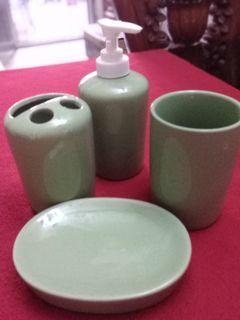 4-pc Bathroom Ceramic Set