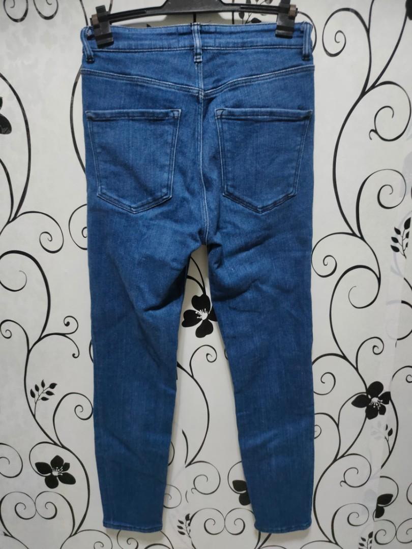 American Eagle fitted pants (Category: Jeans) located in Quezon City. Submitted by _apparels_ (Listing ID 1105669697, Image 3). Description: Original, used only once Waistline 26 inches Length 36 inches.
