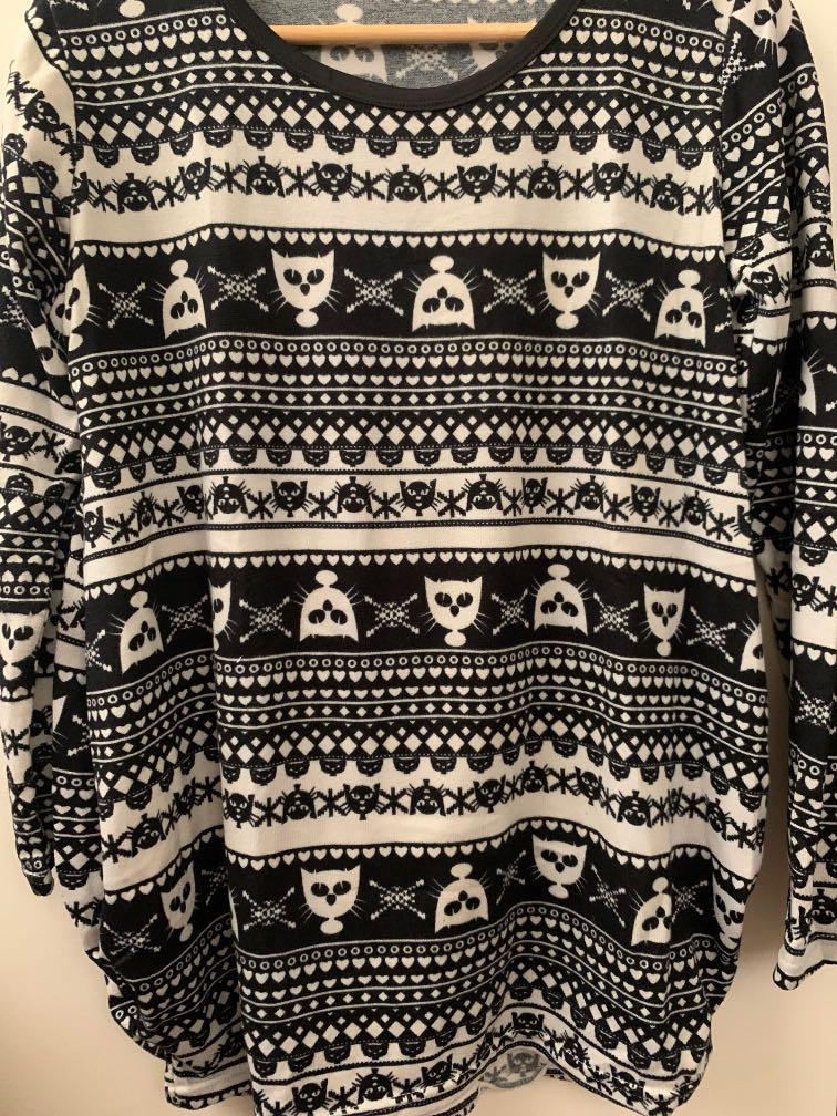 Not on hand: Black and White Cat Sweater (Category: Longsleeves) located in Makati City. Submitted by chsqtt (Listing ID 1105570005, Image 1). Description: NOTE: Not on hand as this we left in my old house. Will need to check availability for sure buyers. Thanks for understanding :) Bought in HK years back. RFS: Closet-purging as I’m moving to a new place ☺️.