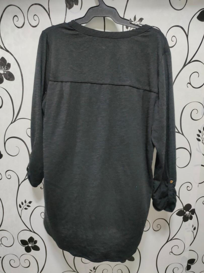 Black longsleeves (Category: Longsleeves) located in Quezon City. Submitted by _apparels_ (Listing ID 1105672745, Image 2). Description: Fits S to M body frame.