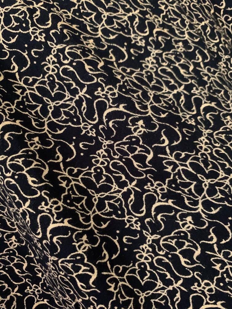 Not on hand: Black Printed Sleeveless Top (Category: Blouses) located in Makati City. Submitted by chsqtt (Listing ID 1105568648, Image 2). Description: NOTE: Not on hand as this we left in my old house. Will need to check availability for sure buyers. Thanks for understanding :) Used once. Bought in Korea years back. Super soft and relaxed fabric. RFS: Closet-purging as I’m moving to a new place ☺️.