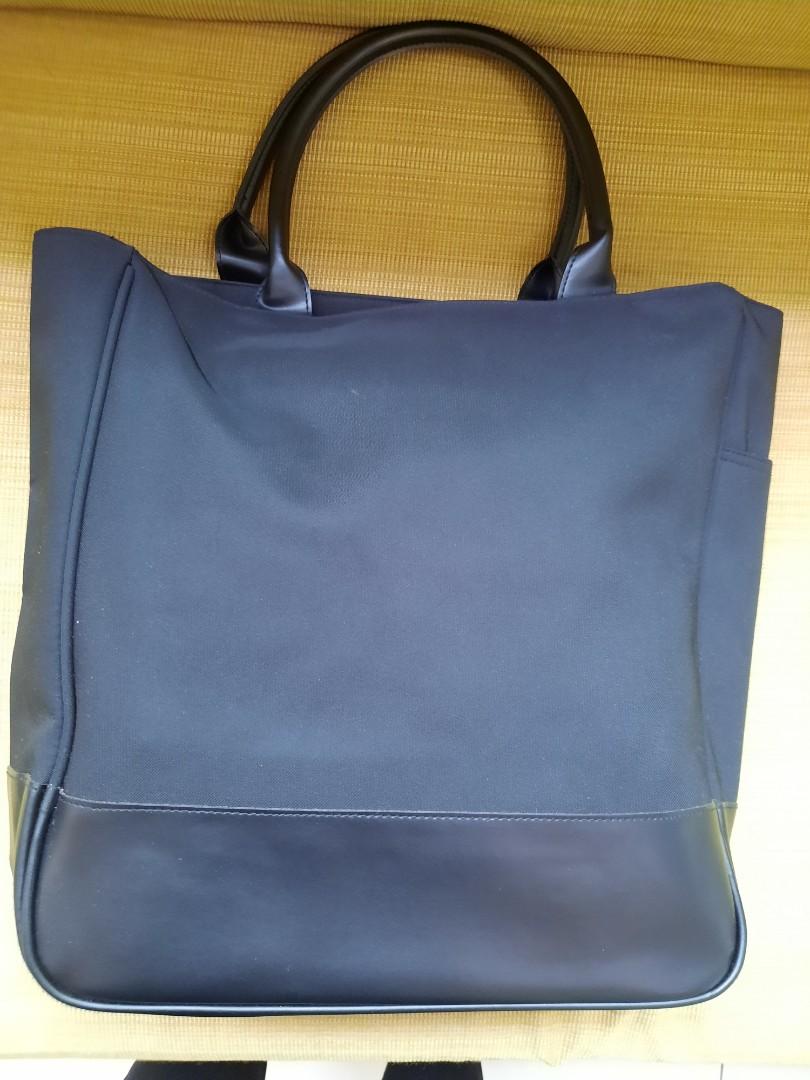 Calvin Klein men's bag (Category: Luxury Bags & Wallets) located in Makati City. Submitted by 88acres (Listing ID 1105567244, Image 2). Description: Hardly used Bottom has no scratches Good for documents and laptops.