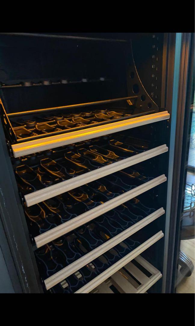 EuroCave wine fridge cellar v283 classic, TV & Home Appliances